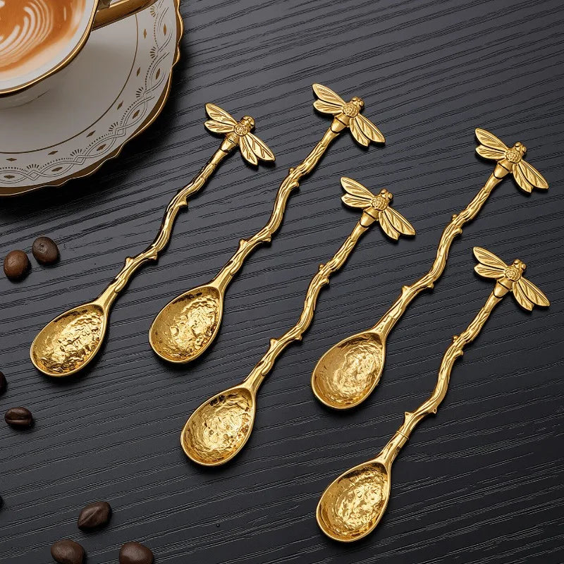 Creative Retro Hotel Family Dessert Coffee Spoon Ice Cream Tools Creative Royal Style Flatware Metal Spoon Kitchen Accessories