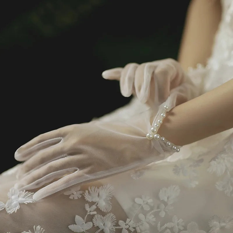 Vintage Transparent Wedding Gloves White Bride Dress Gloves Mesh Bow Pearl Short Lace Gloves Wedding Accessories