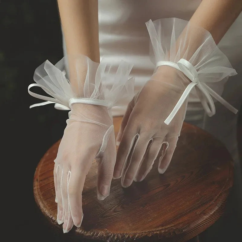 Vintage Transparent Wedding Gloves White Bride Dress Gloves Mesh Bow Pearl Short Lace Gloves Wedding Accessories