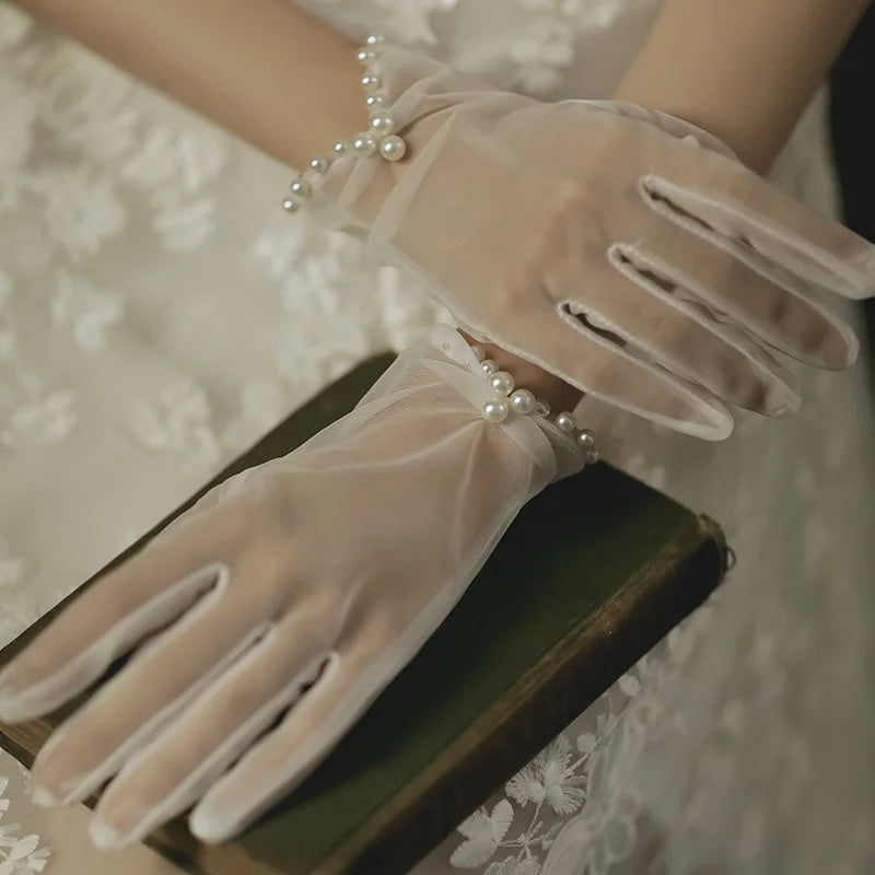 Vintage Transparent Wedding Gloves White Bride Dress Gloves Mesh Bow Pearl Short Lace Gloves Wedding Accessories